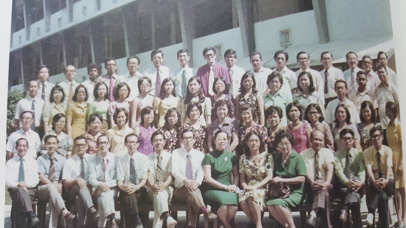 20180103-Group photo with principal mdm liu in 70s.jpg