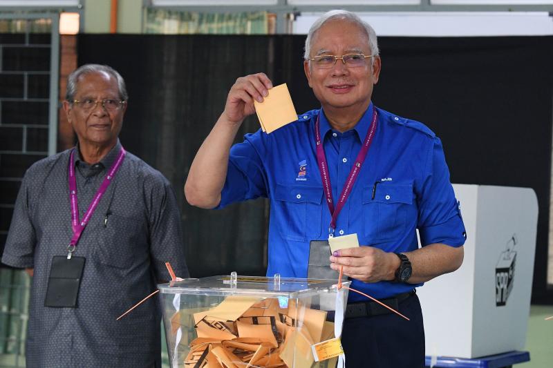 2018-05-09 najib vote AFP.jpg