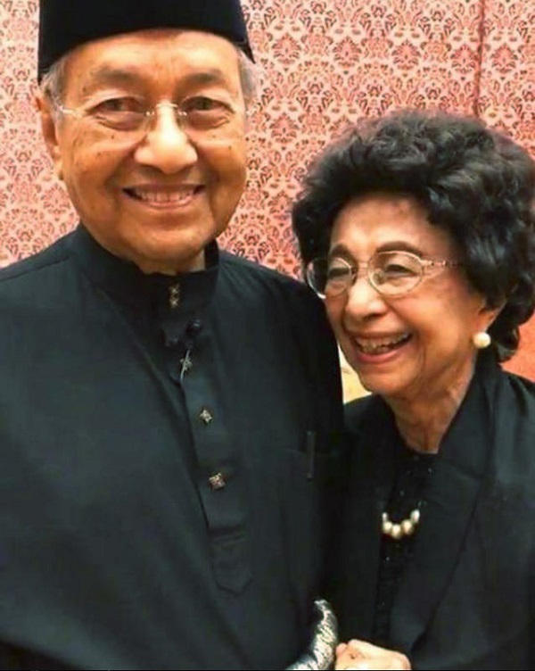 Mahathir and wife.jpg