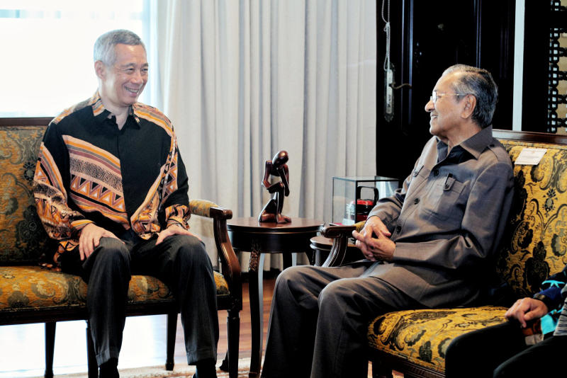 280528 PM lee and mahathir(PM fb).jpg