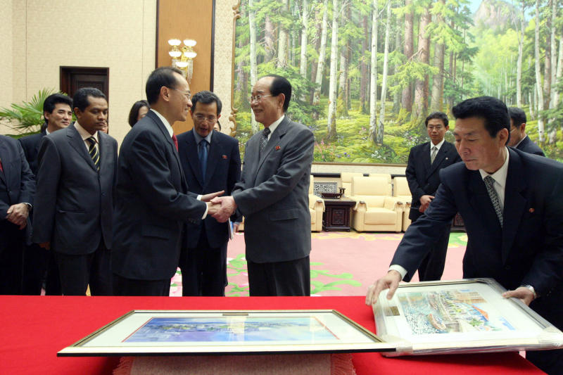 kim yong nam and GY.jpg