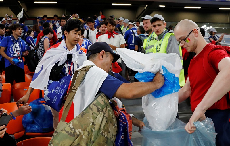 20180625-Jap supporters clean up.jpg