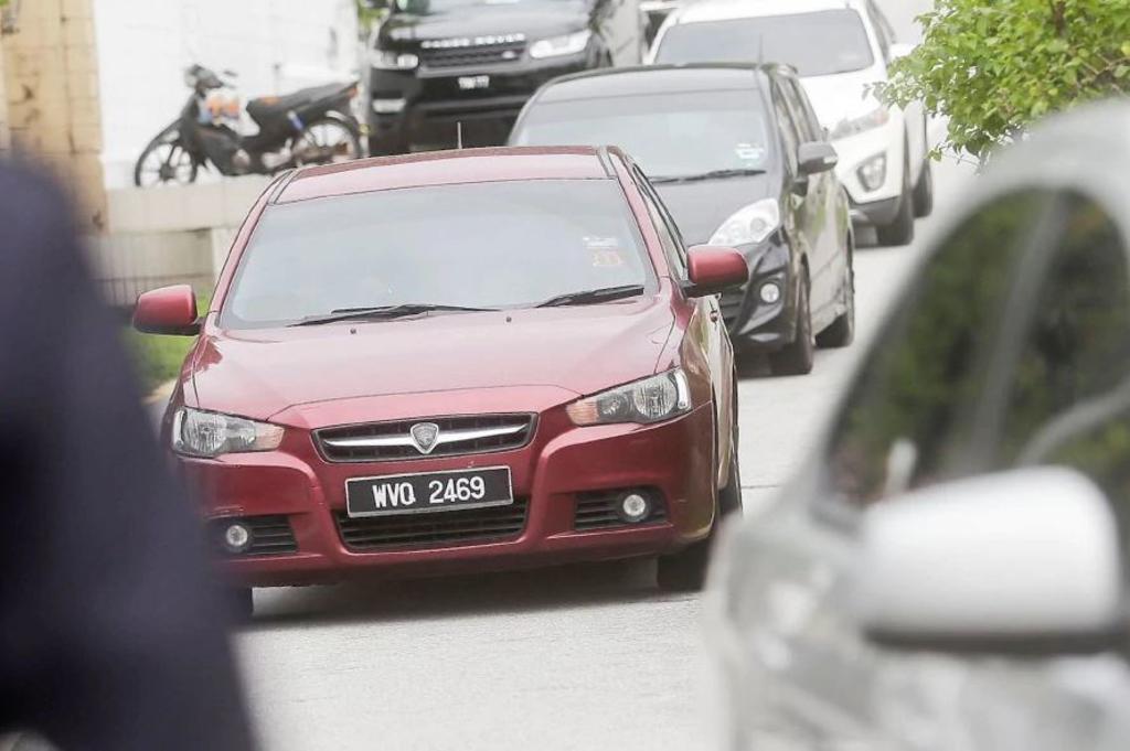 najib red car.jpg