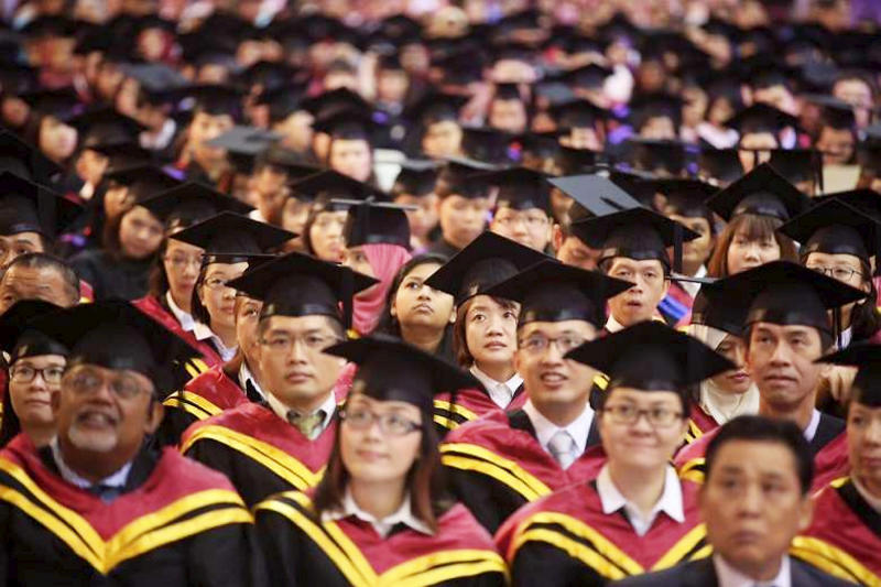 Graduands at the Singapore Institute of Management University (UniSIM's) convocation ceremony.jpg