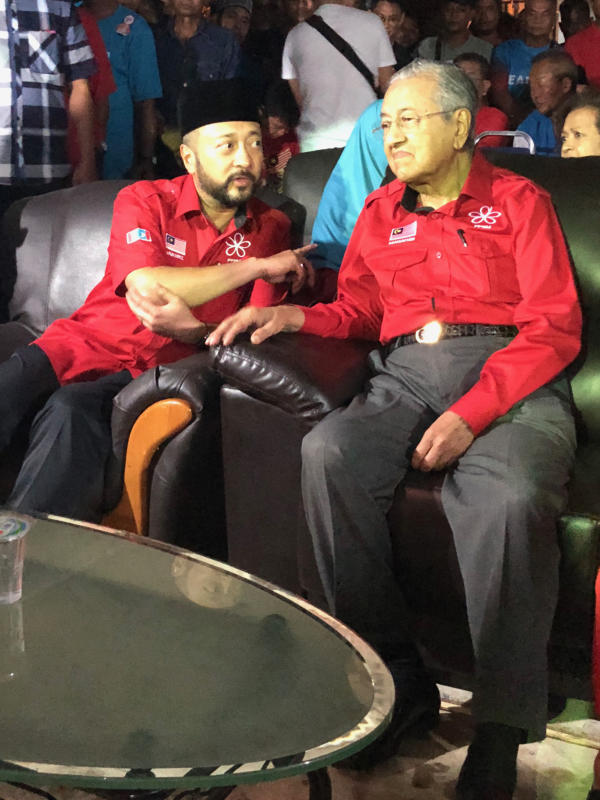 20180801 Mukhriz and mahathir.jpg