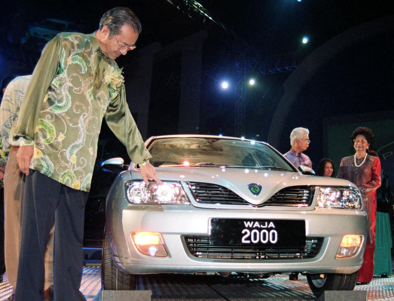 20180801 mahathir proton.jpg