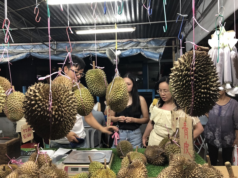 Durian at the stall05.jpg