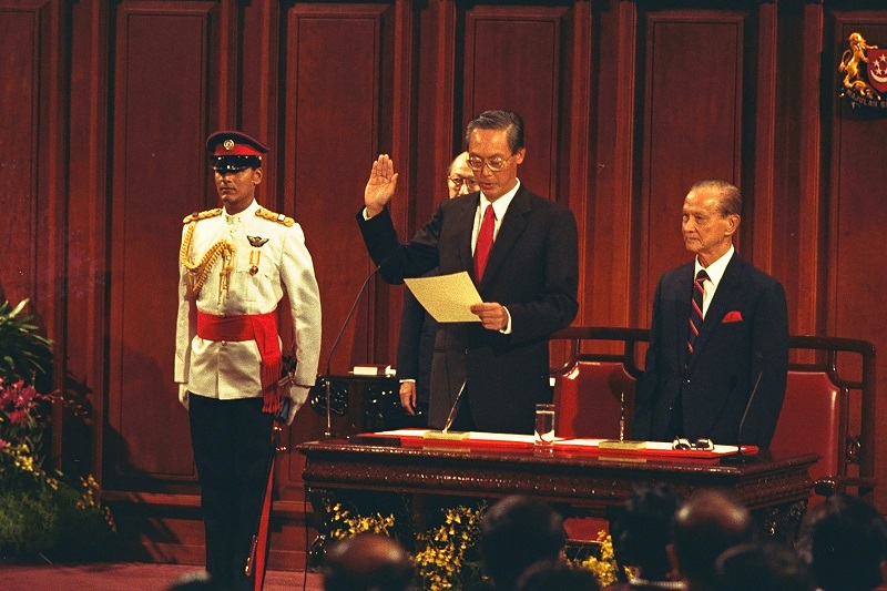 20181108-GCT swearing in as PM in 1990.jpg