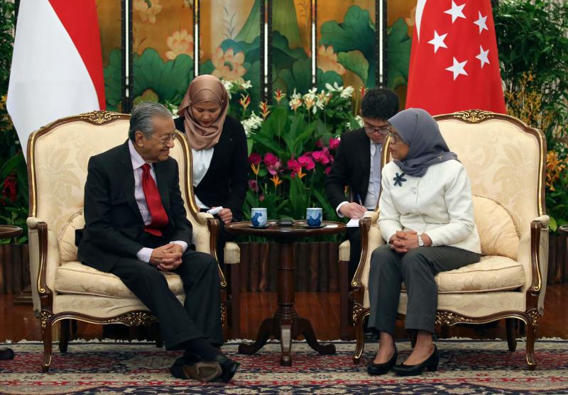 20181112 Mahathir and halimah meets.jpg