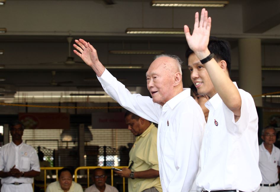 singapore's chan chun sing and lee kuan yew at GE 2011.JPG