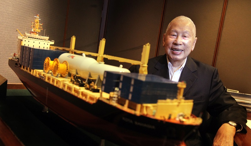 Chang Yun Chung with ship.jpg