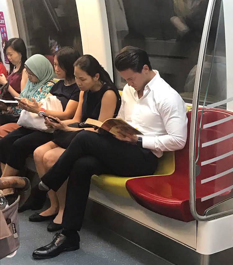 hotdudesreading-SG.jpg