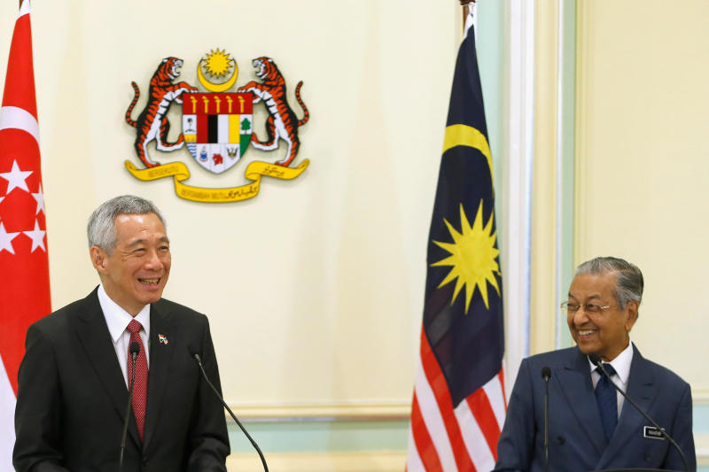 20190409 LHL and mahathir reuters1.jpg