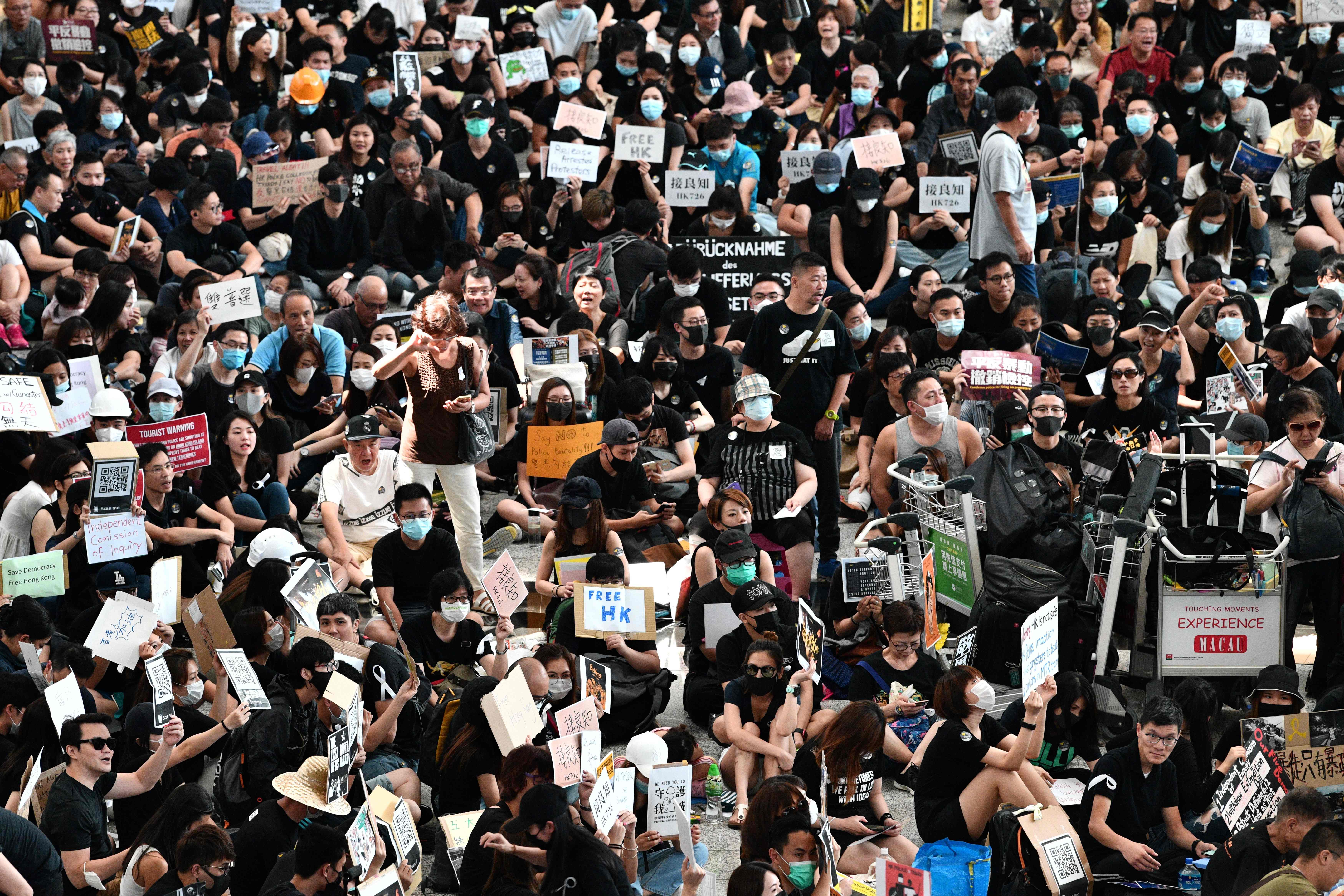 20190726 slogan afp.jpg