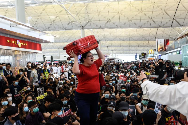 20190815 HK aiport luggage AFP.jpg