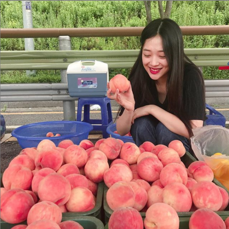 20191021-Sulli-peach.png