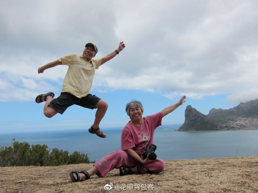 花甲背包客 爷爷跳好高.jpg