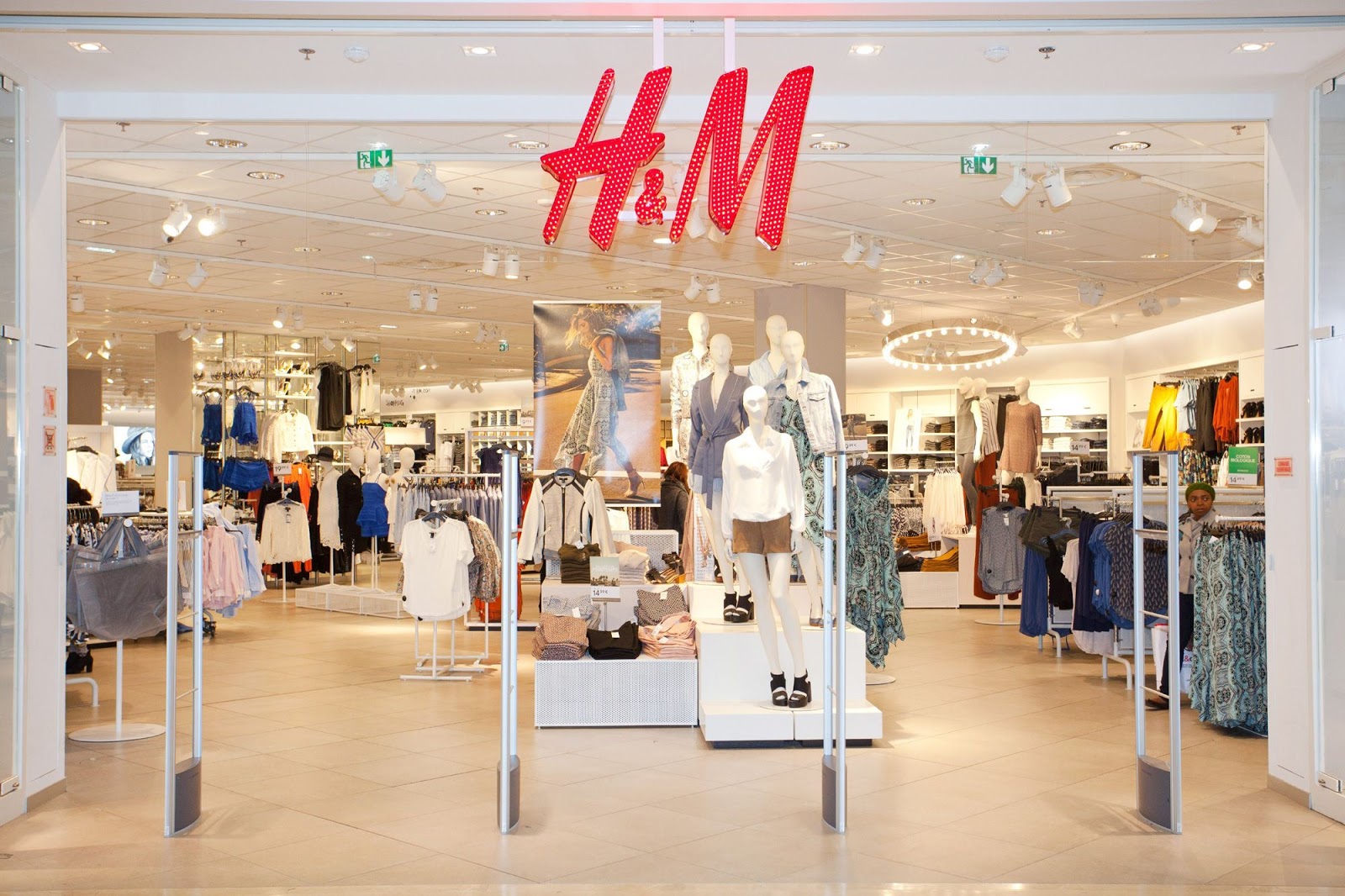 h&m 门口 雅虎.jpg