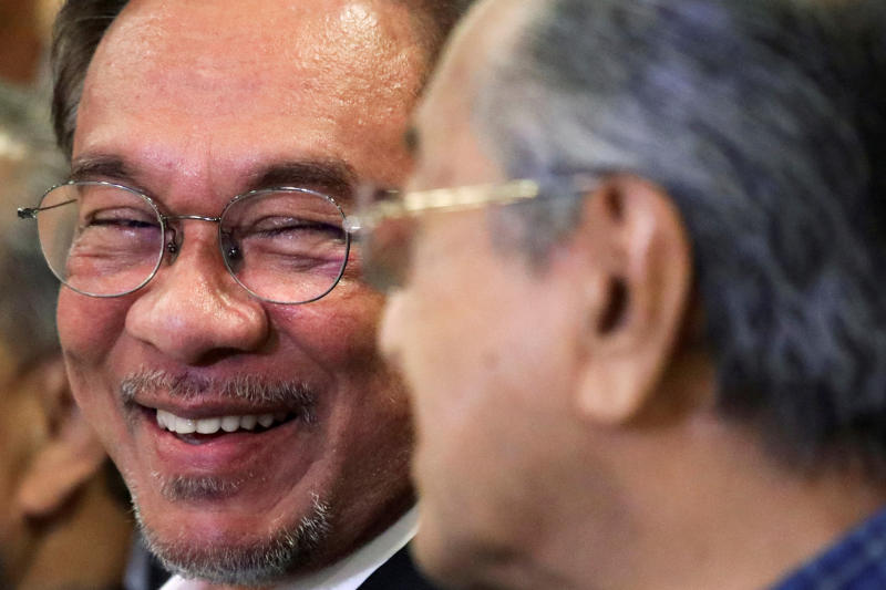 20200224-Anwar and mahathir(reuters).jpg