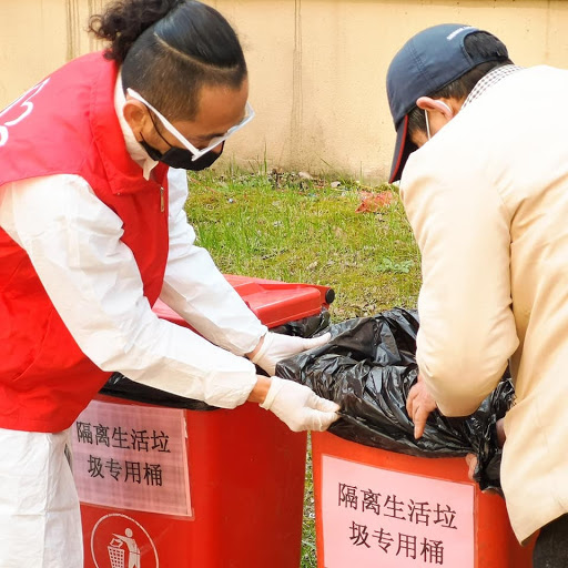 lawrence help change rubbish bag 050320.jpg