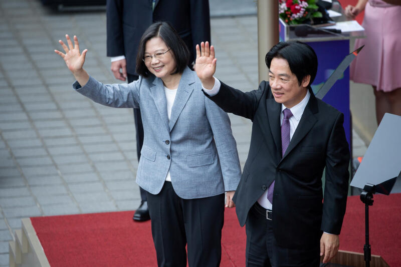 20200602-tsai ing-wen waving.jpg