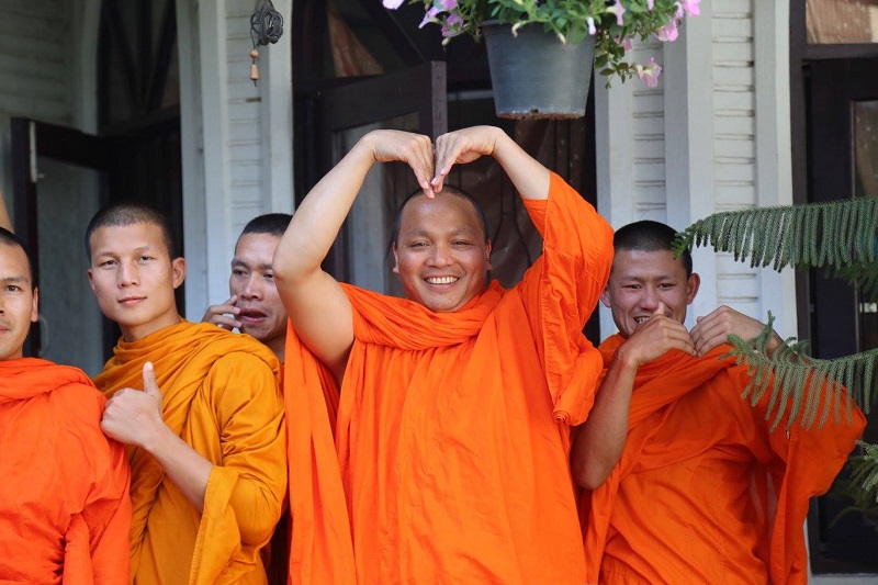 20200817-monks.jpg