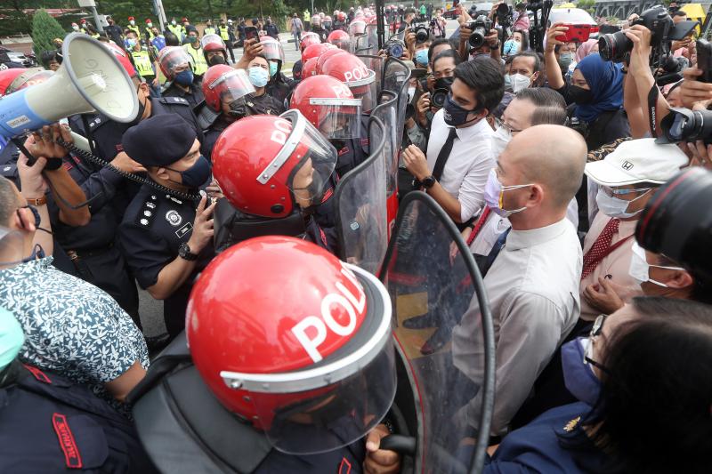 20210803 opposition parliament 4.jpg